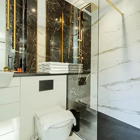 A&j Aparts غدينيا